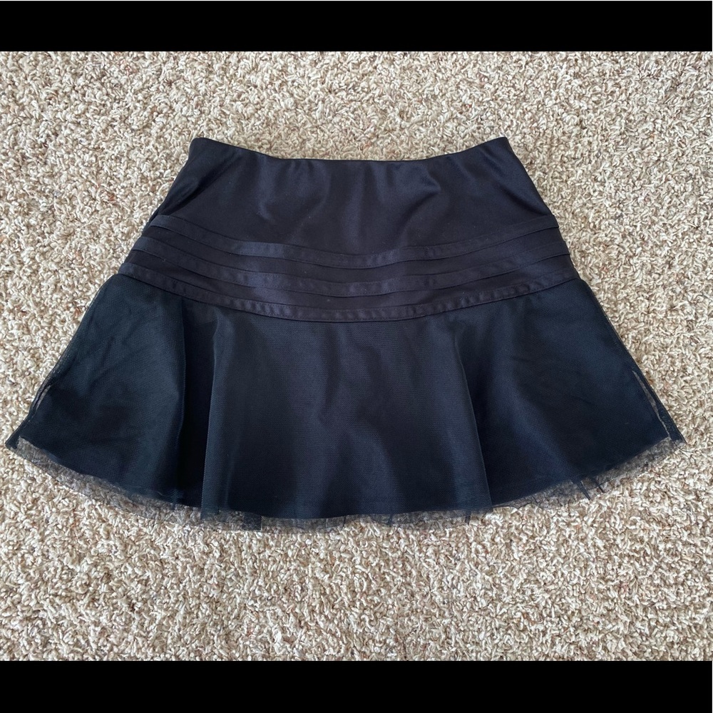 Adidas girls black tennis skirt, size M (10/12), in like new condition.